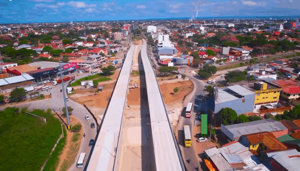 El viaducto del cuarto anillo de Santa Cruz, cuya entrega se anuncia para este fin de semana. Foto: Captura de video.