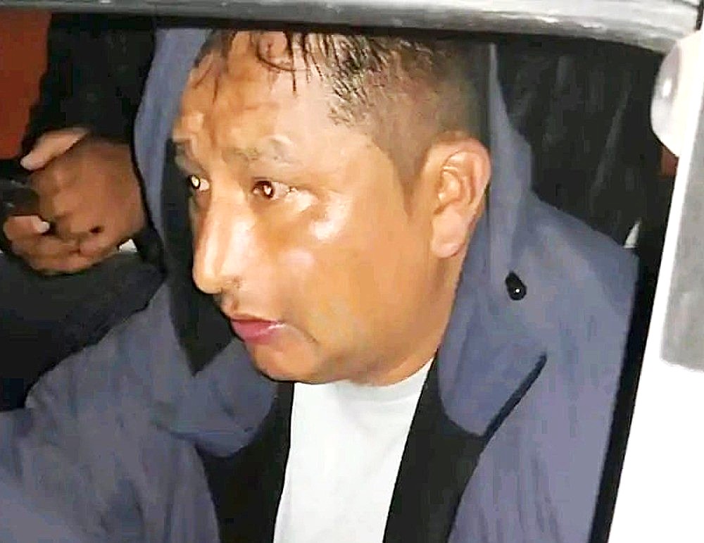 El dirigente evista Enrique Mamani en el momento de su aprehensión. / Foto: Red Uno.