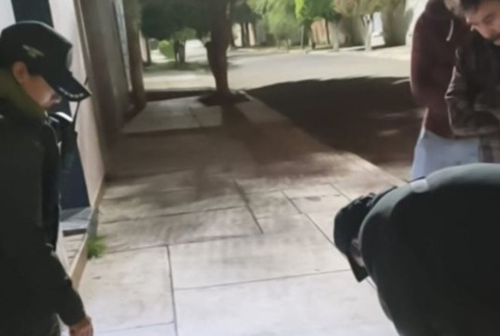 Policía investiga supuesto atentado en cercanías de la vivienda de un vocal electoral de Cochabamba. 