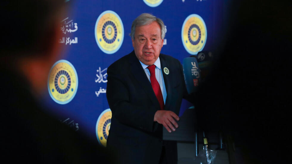 El secretario general de la ONU, Antonio Guterres, da una rueda de prensa el 17 de mayo de 2025 en Bagdad, donde estuvo con motivo de una cumbre de la Liga Árabe