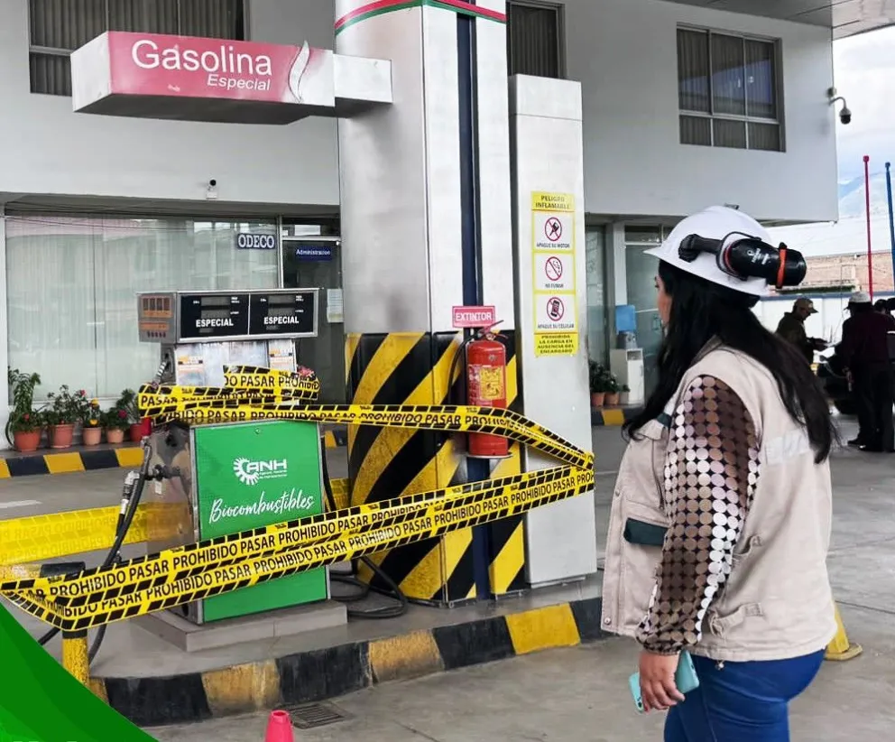 Un surtidor intervenido por presunto desvío de combustible. Foto: ANH