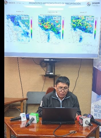 El director del Senamhi, Hugo Mamani, brindó la información en una conferencia de prensa. Foto: Captura Senamhi.