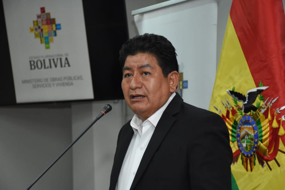 El ministro Édgar Montaño en conferencia de prensa.