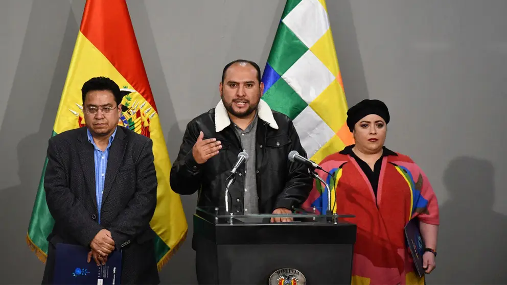Los ministros, en conferencia de prensa, este miércoles. APG