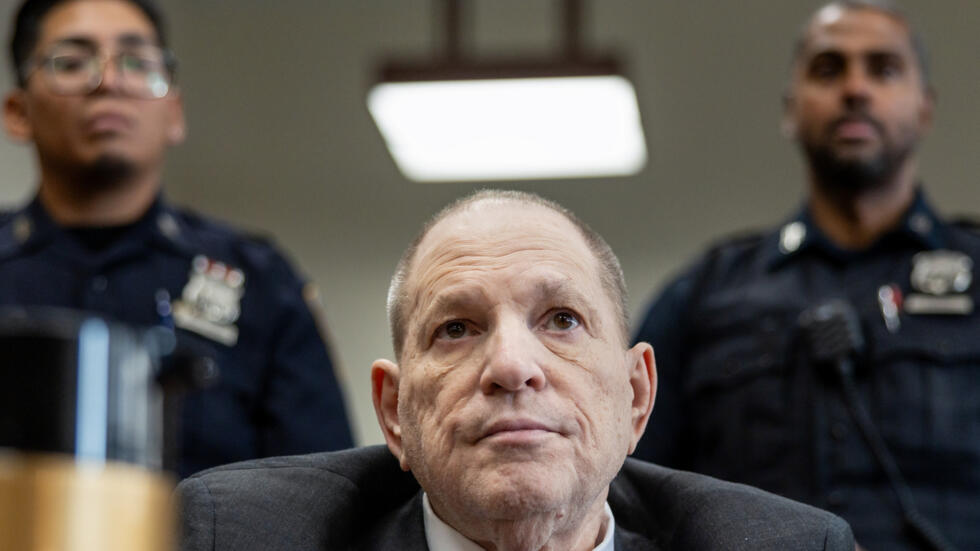 Exproductor de cine de Hollywood Harvey Weinstein durante la repetición del juicio que le ha sentado en el banquillo en el Tribunal Penal de Manhattan por acusaciones de agresión sexual y violación, el 4 de junio de 2025
