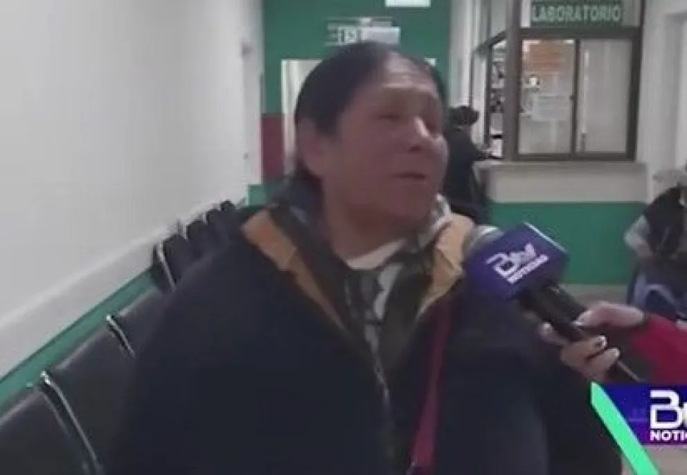 La madre de uno de los policías asesinado. Foto: captura BTV