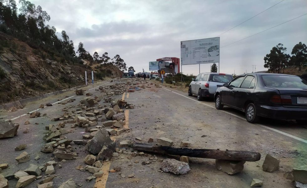 El punto de bloqueo en la Diagonal Jaime Mendoza, a la altura de Tarabuco. 