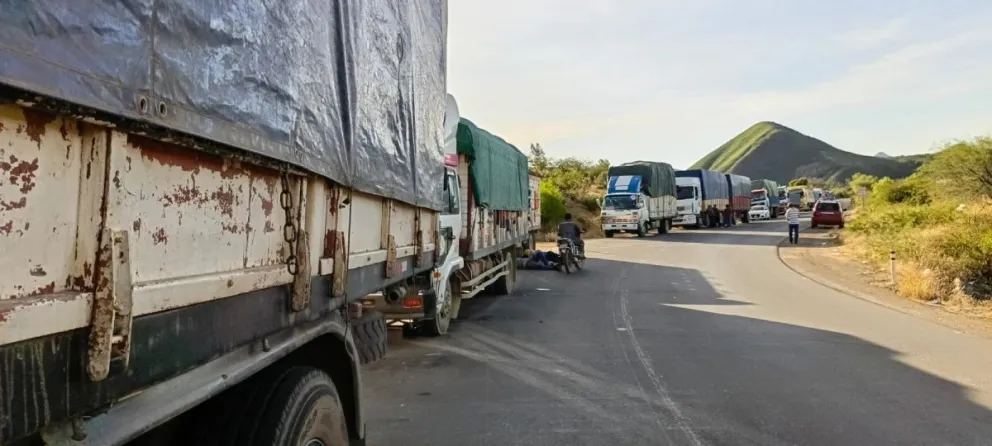 Un bloqueo que mantiene aislada a Aiquile, en Cochabamba. Foto: Andrés Gómez