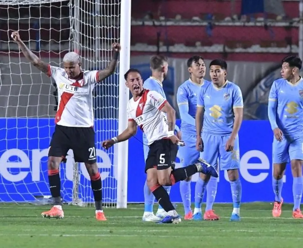 Suárez (centro) celebra su tanto del empate. Foto: APG.
