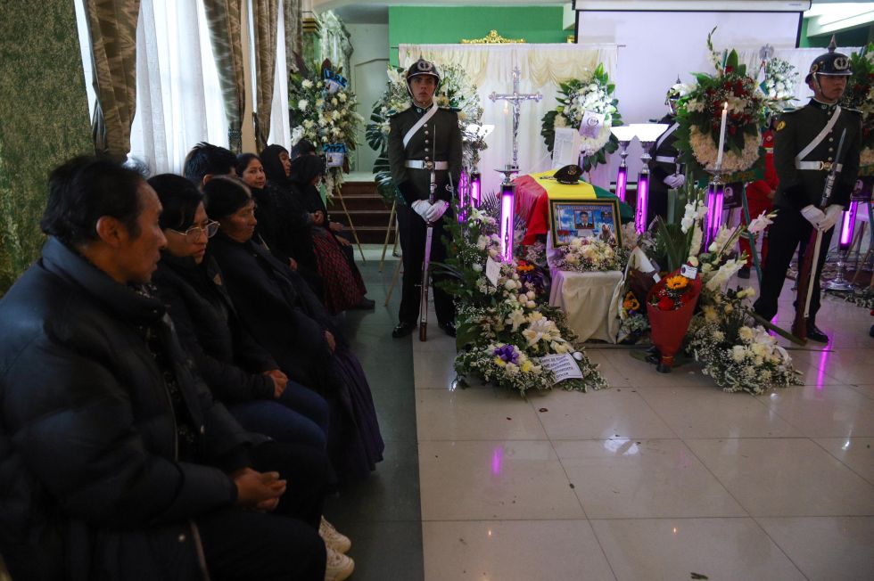 Familiares del subteniente Christian Calle durante su velorio el pasado viernes.