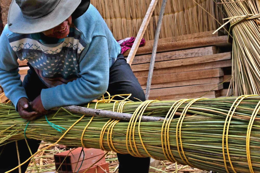 Construcción de balsa de totora