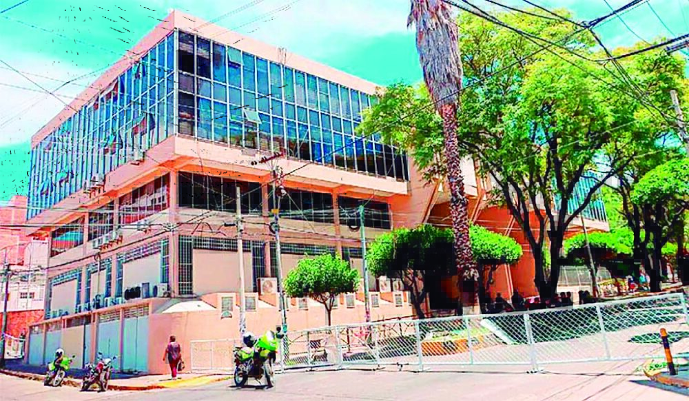 El Tribunal Constitucional emitió un fallo en favor de un vocal de Santa Cruz que renunció, pero le devolvió el cargo y recibe duras críticas 