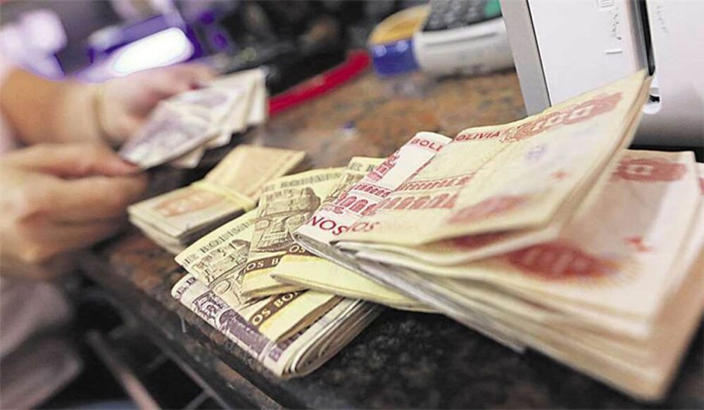 Hay más billetes en circulación. Foto: Archivo.