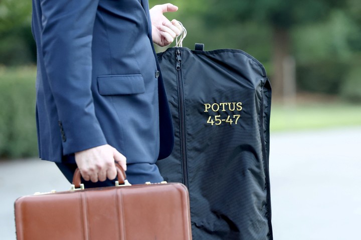 Poco después, a las 6 de la mañana, Trump partía rumbo a La Haya. Foto: Reuters