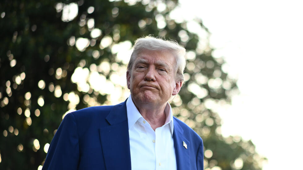 El presidente Donald Trump, en los jardines de la Casa Blanca poco antes de emprender viaje a La Haya para asistir a la cumbre de la OTAN, el 24 de junio de 2025 en Washington