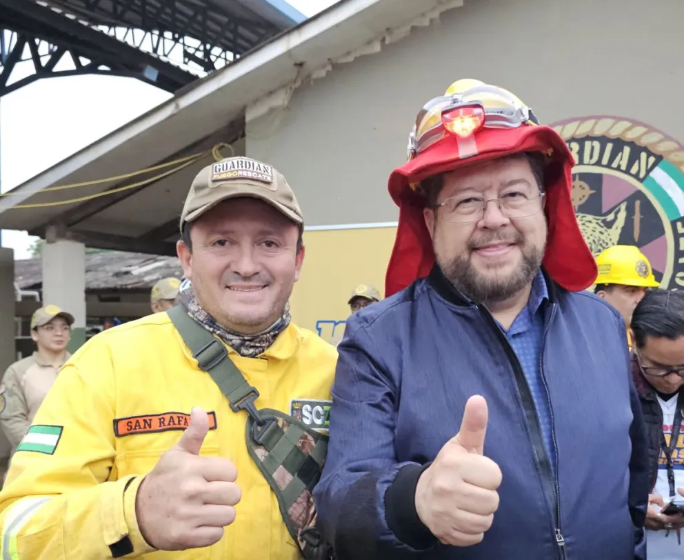 El alcalde bombero, junto al líder de Unidad, Jorge Vargas. Foto: Prensa Unidad