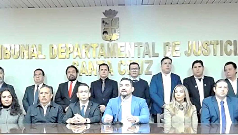 SANTA CRUZ. Autoridades judiciales en una conferencia de prensa para garantizar las elecciones.