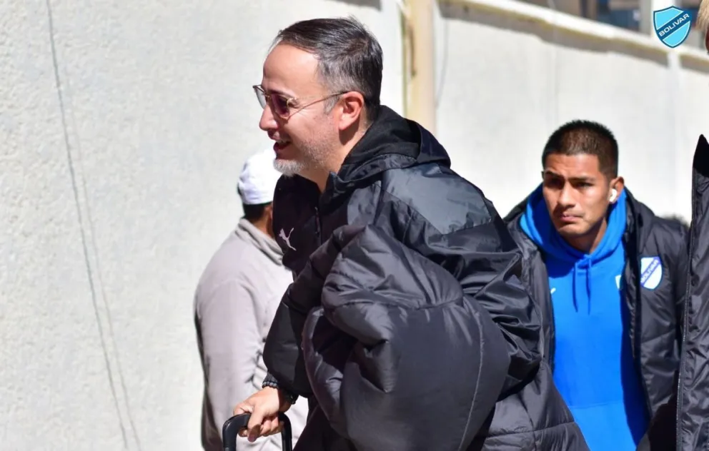 Robatto en su llegada al estadio Víctor Agustín Ugarte. Foto: Club Bolívar.