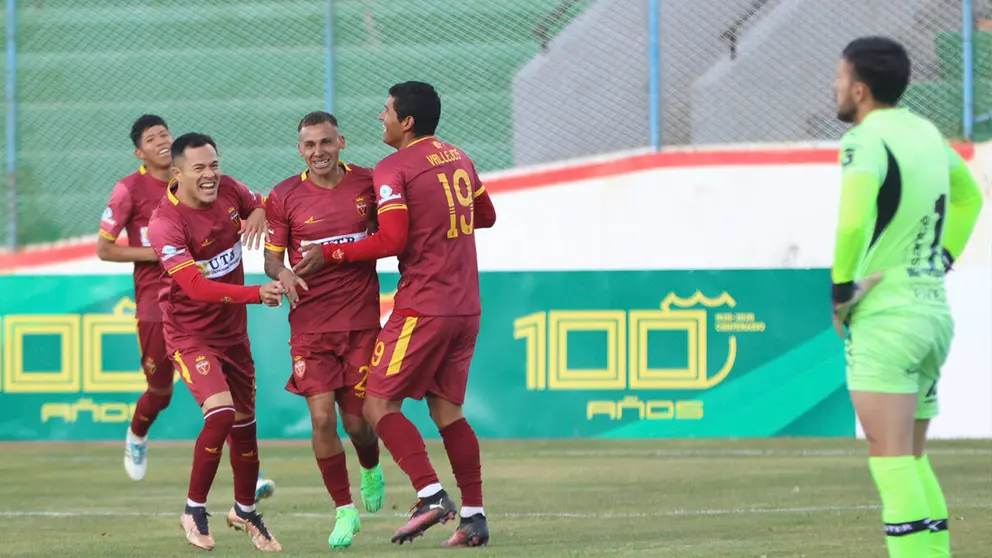 Festejo de los jugadores de Real Oruro, este lunes. APG