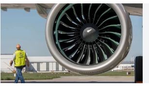 Hombre muere succionado por la turbina de un avión en Italia