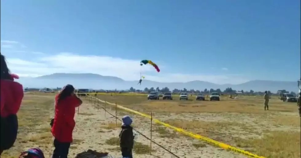 El momento de la caída de la militar. Foto ATB
