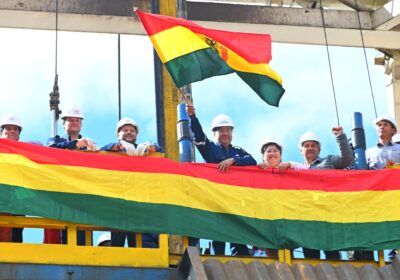 El presidente Luis Arce en el inicio de la producción de gas en el campo Churumas, en Tarija. / Foto: Gobierno.