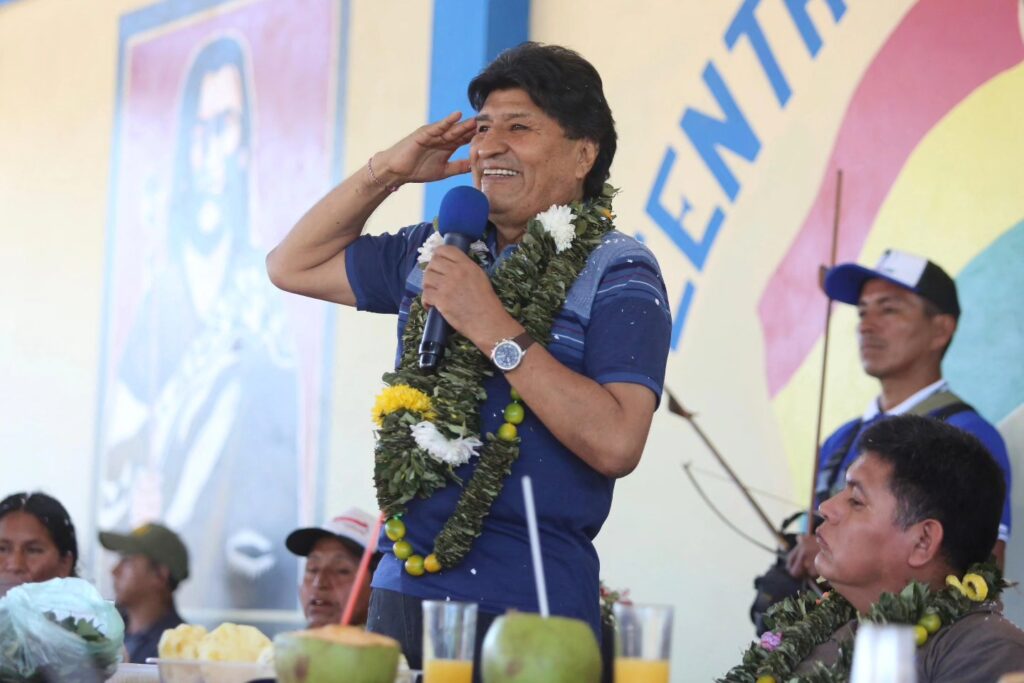 Evo Morales en una reunión con sus seguidores. / Foto: Facebook.