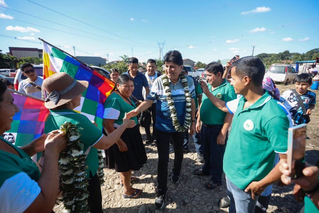Evo Morales y sus seguidores. / Foto: Facebook.