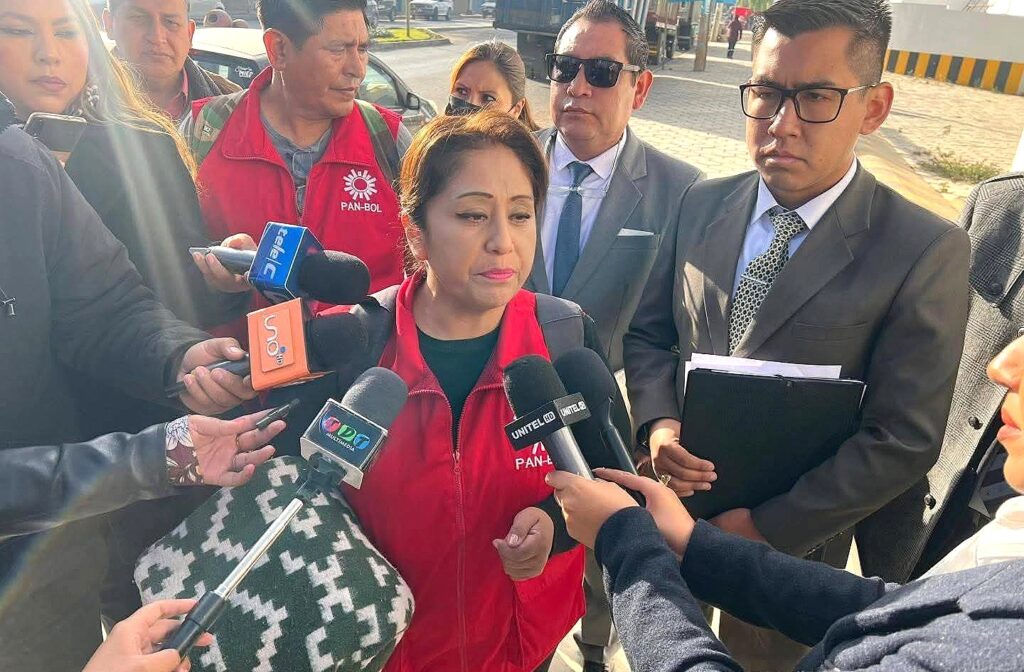 Ruth Nina a su llegada a la Fiscalía de Cochabamba. / Foto: Horacio Martínez.