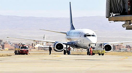 Un avión en el aeropuerto de El Alto.