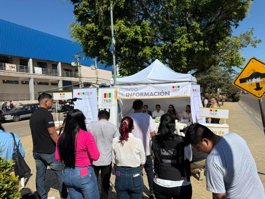 Un punto de información sobre las elecciones en Santa Cruz. / Foto: TSE.