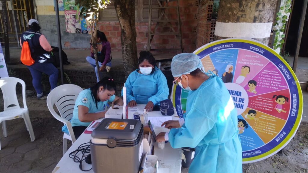 Vacunación en las zonas fronterizas con Brasil. / Foto: Ministerio de Salud.