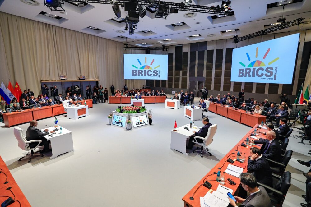 Arce participará en la cumbre de los BRICS en busca de consolidar nuevos mercados 