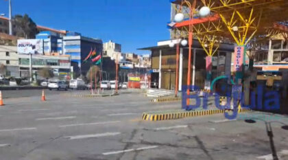 Siguen las filas en estaciones de servicio de La Paz y en algunas no hay combustible