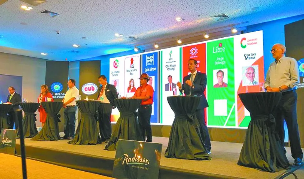 Uno de los últimos debates presidenciales, efectuado en octubre de 2020, realizado en Santa Cruz. Foto: X de la FAM
