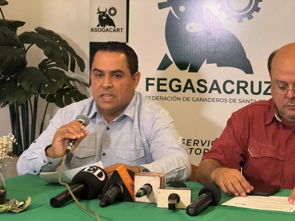 PRESENTACIÓN. Directivo y organizador del Simposio ganadero