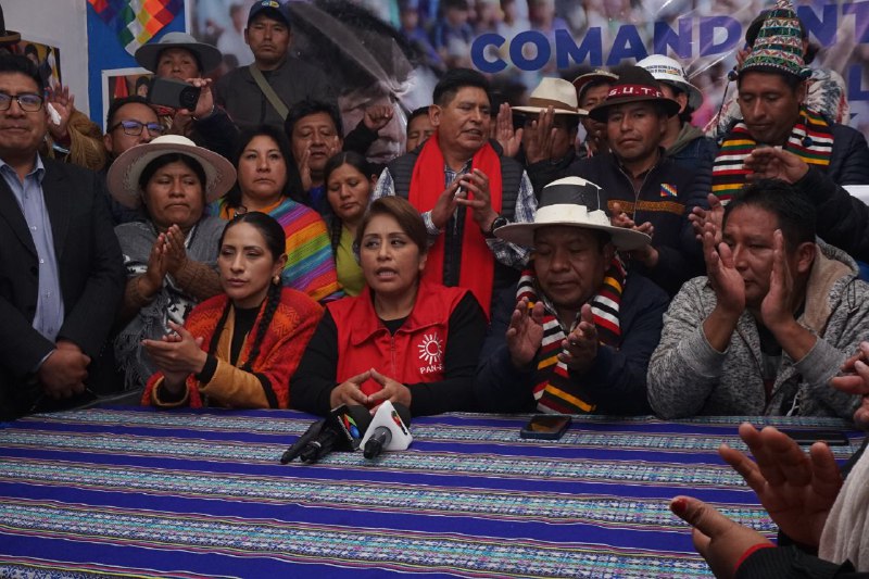 Ruth Nina, dirigente de PANBol y evistas celebran fallo judicial