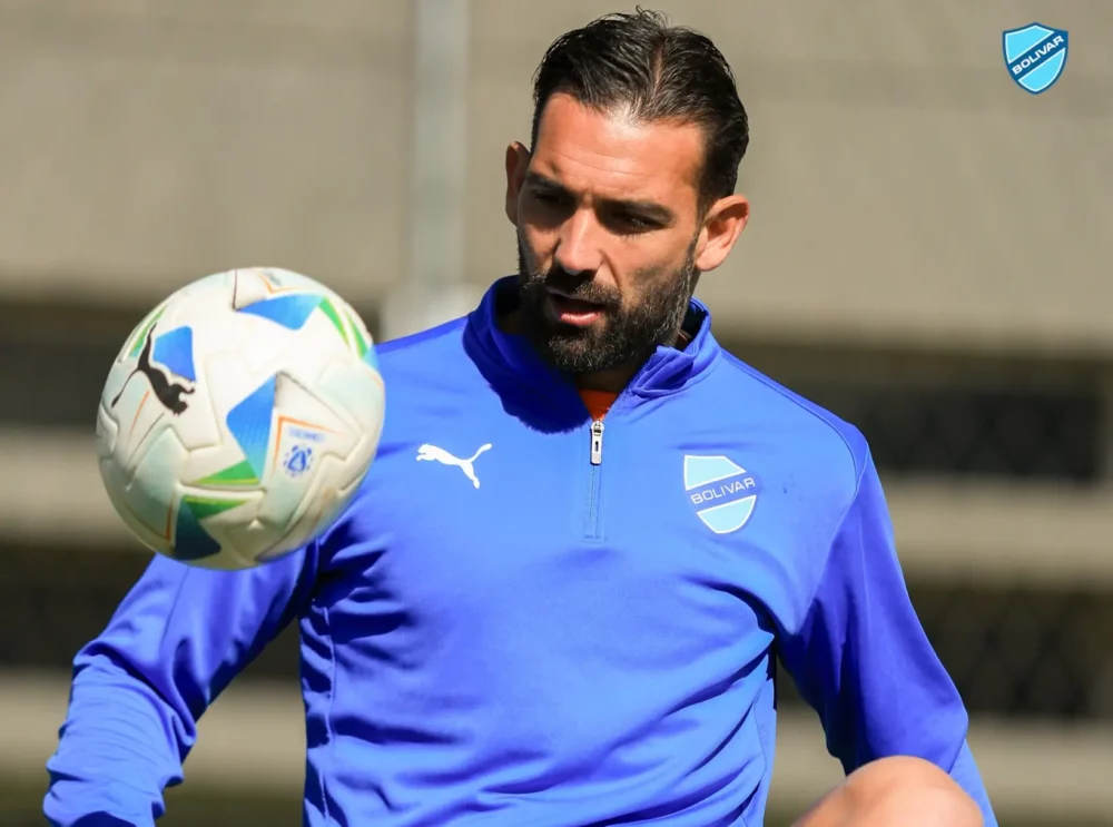 El atacante uruguayo Martín Cauteruccio en pleno entrenamiento en Ananta (BOLÍVAR)