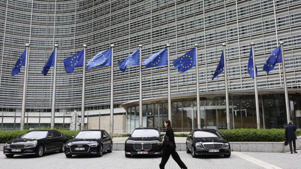 La Unión Europea evalúa qué hacer con los haberes rusos congelados desde el inicio de la guerra en Ucrania, y con los intereses que generan esos 200 mil millones de euros en activos pertenecientes al Banco Central de Rusia.