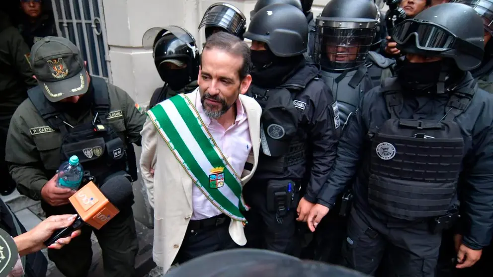 Luis Fernando Camacho al entrar al juzgado en La Paz. APG