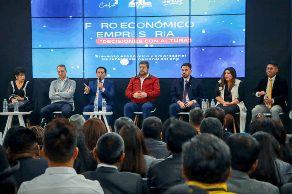 Aspirantes a la presidencia de Bolivia participan en un foro empresarial organizado por la Cainco El Alto