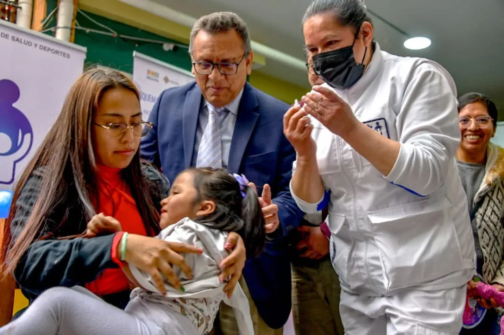 Autoridades recomiendan la vacuna pentavalente contra el coqueluche y otras enfermedades. Foto: Ministerio de Salud
