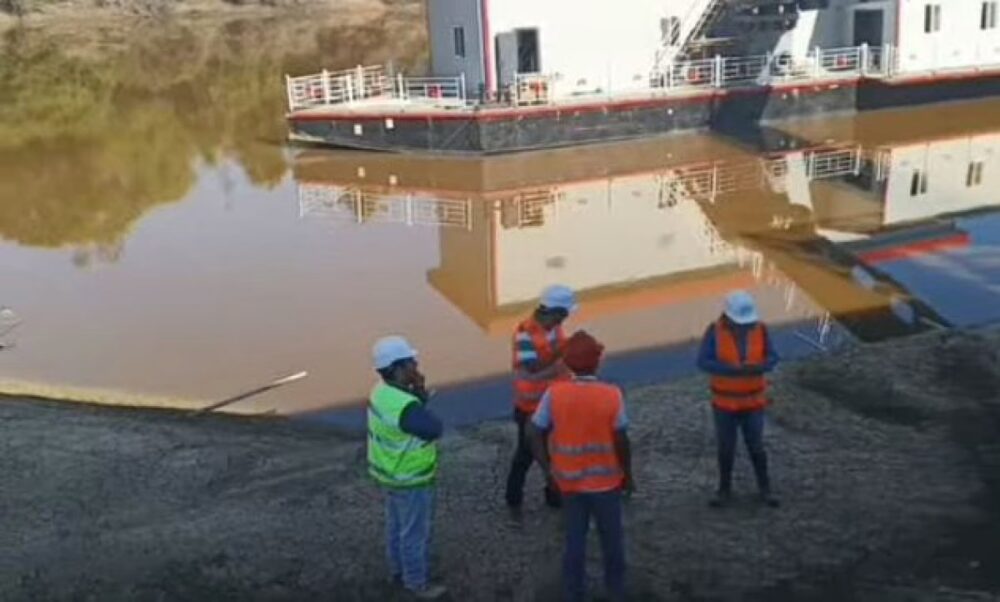 Inspeccionan obra de toma de agua en el río Ibare