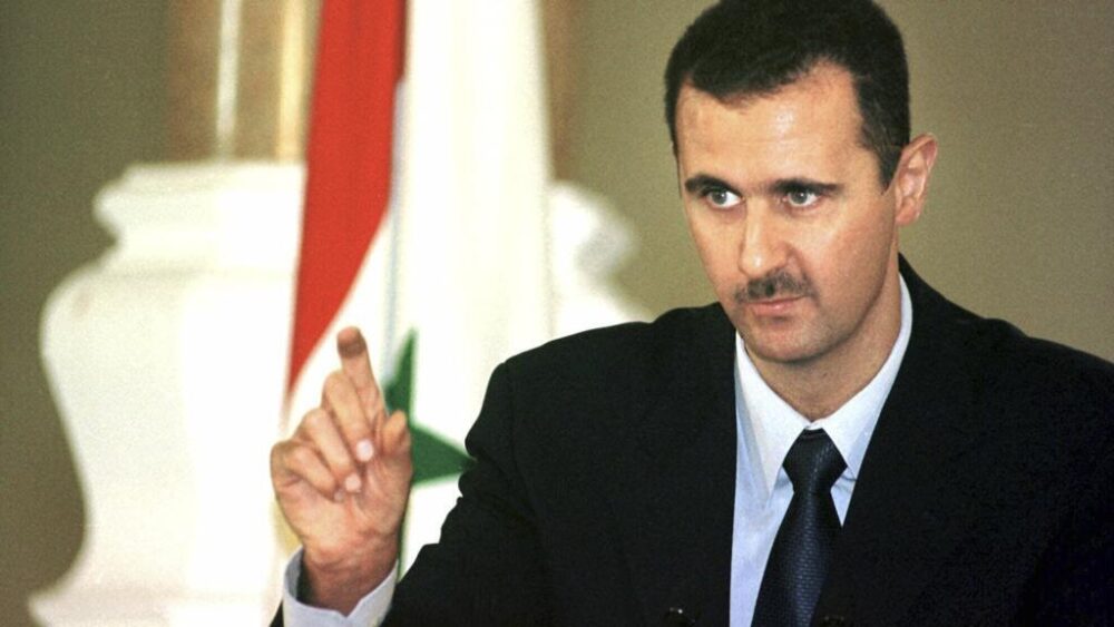 En noviembre de 2023, dos jueces de instrucción habían emitido una orden de arresto por complicidad en crímenes de lesa humanidad y crímenes de guerra contra el expresidente sirio Bashar al-Asad por los ataques químicos atribuidos al Gobierno en 2013.