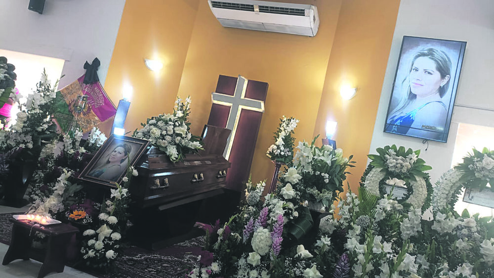 Familiares, amigos y compañeros de trabajo le dieron el último adiós a Sofía Quiroz que fue velada en la sala manantial de Las Misiones