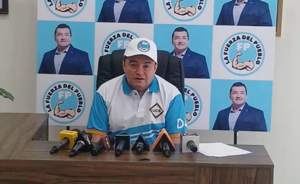 Jhonny Fernández en conferencia de ñprensa