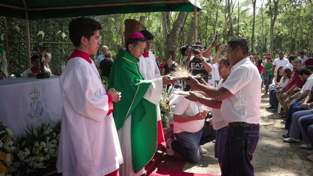 Monseñor René Leigue celebró misa en Azusaqui /Foto: Gobernación
