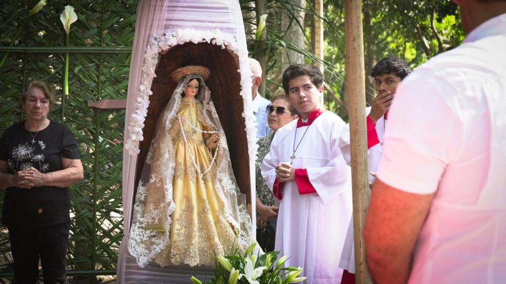Una imagen de la Virgen de Cotoca en la zona donde se construirá una capilla /Foto: Gobernación 