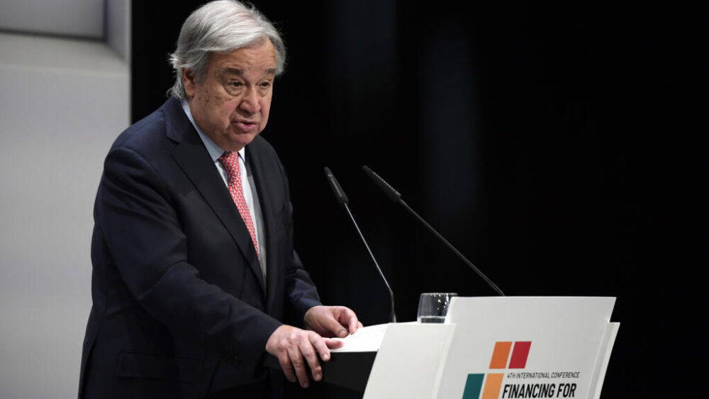 Antonio Guterres da una rueda de prensa durante la última conferencia de la ONU sobre la financiación del desarrollo, el 30 de junio de 2025 en la ciudad española de Sevilla
