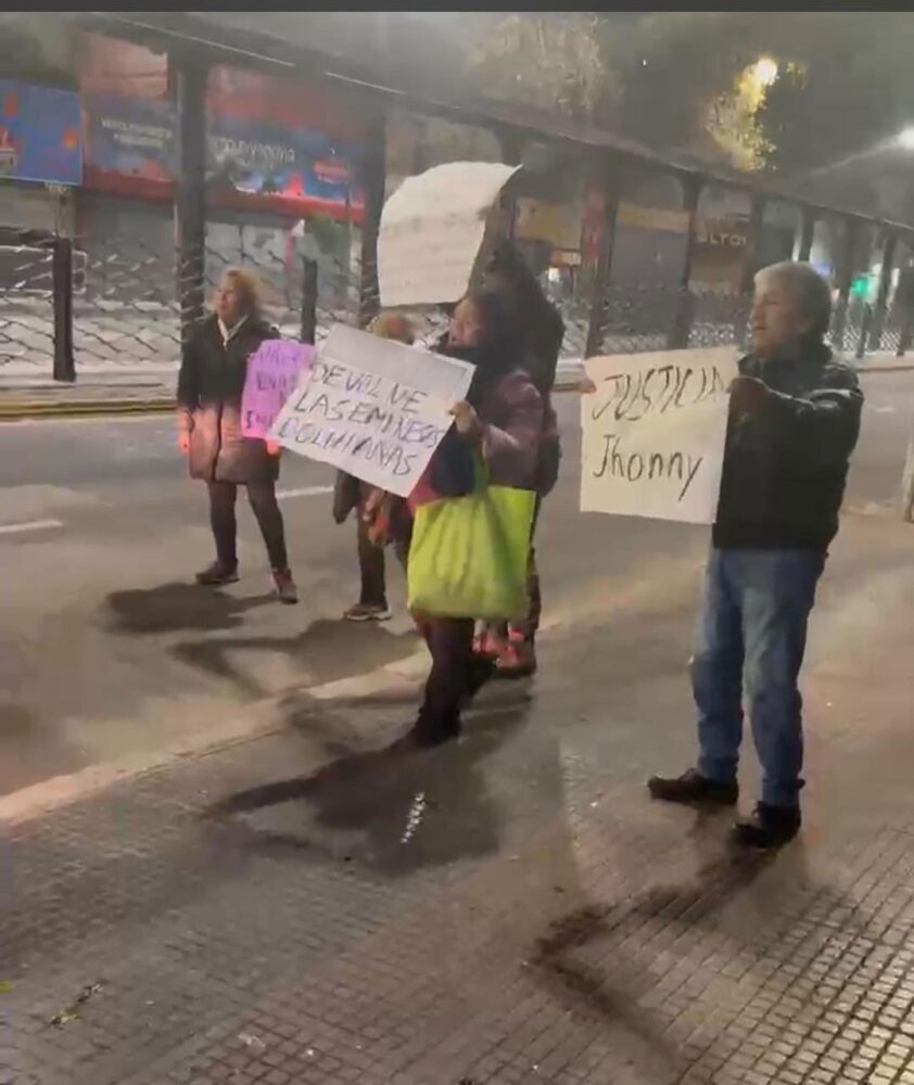 Protesta en Buenos Aires contra Samuel Doria Medina